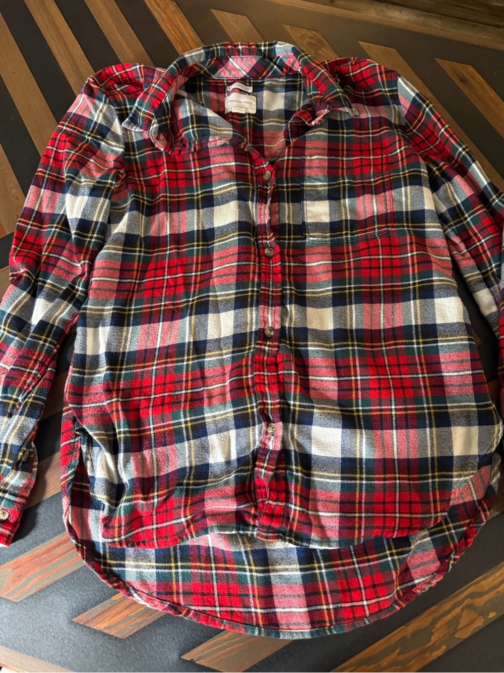 American Eagle Plaid Flannel (Ahh mazingly soft) Boyfriend Fit Button Up